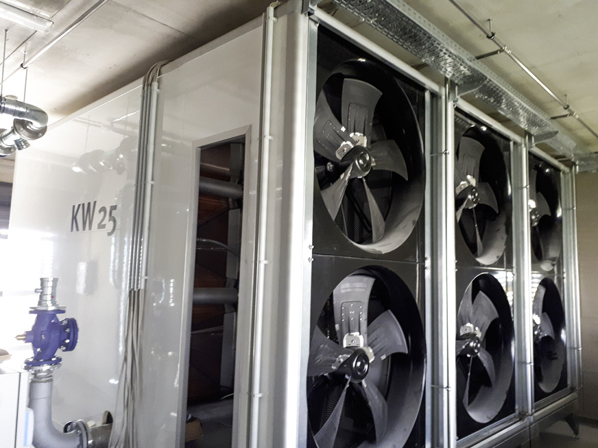 2 Der Rückkühler der Firma Erich Keller ermöglicht im Gebäude der TAZ Verlagsgesellschaft in Berlin Mitte mit 3 × 50 kW ganzjährige freie Kühlung zur Gebäudeklimatisierung und Serverkühlung.