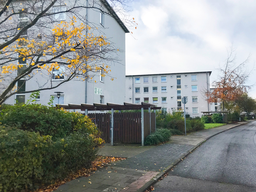 2 Mit dem Einbau neuer Hausanschlussstationen wird bei den Immobilien der GEWOBA in Bremen das Heizwassertemperaturniveau in den Wohnungen deutlich abgesenkt.