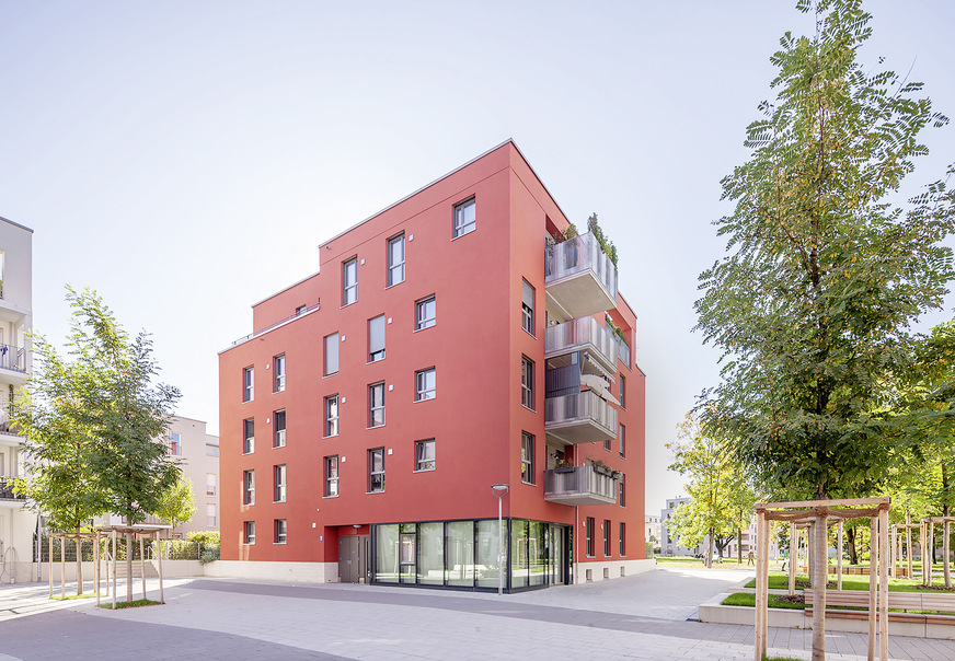Mit der Kooltherm K5 lassen sich aufgrund des sehr guten Lambda-Wert von bis zu 0,020 W/(mK) sehr schlanke WDVS-Fassaden realisieren – das spart im Neubau Wohnfläche und bewahrt bei energetischen Sanierungen die Nutzflächen von Balkonen und Loggien.