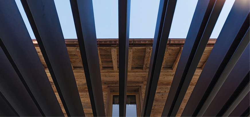 Die grundsätzlich über Funk steuerbaren Lamellen können bei Lamaxa L 70 nahezu komplett ein- und ausgefahren werden. Bis hin zu völligem, wetterfestem Schließen des Lamellendaches ist alles möglich.