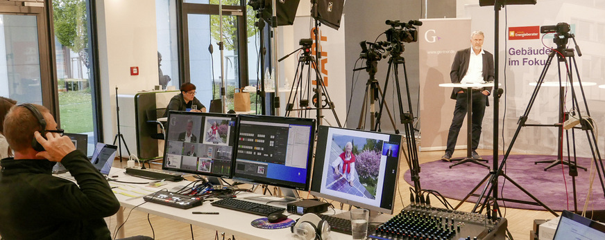 Das Technikteam im Lapp-Studio stand den Moderatoren und Referenten zu jeder Zeit mit Regieanweisungen zur Seite.