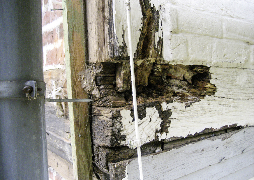 5 Knesebeck: Nach Rückbau der Wetterschutzbekleidung an der Westseite zeigten sich Schäden der angrenzenden Ständer und Schwellen der Südseite.