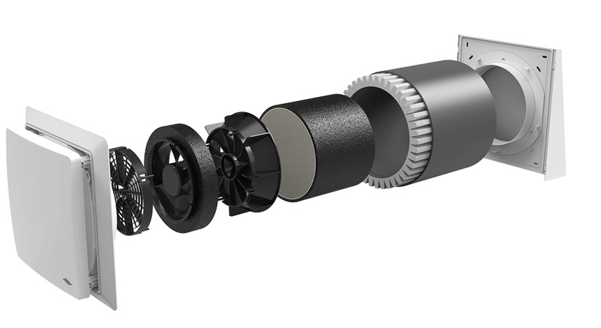 Im Lüftungsrohr des iV-Office steckt hinter dem Ventilator und dem Keramik-Wärmespeicher eine aus dem Spezial-Schaumstoff Inventin gefertigte Schalldämmauskleidung.