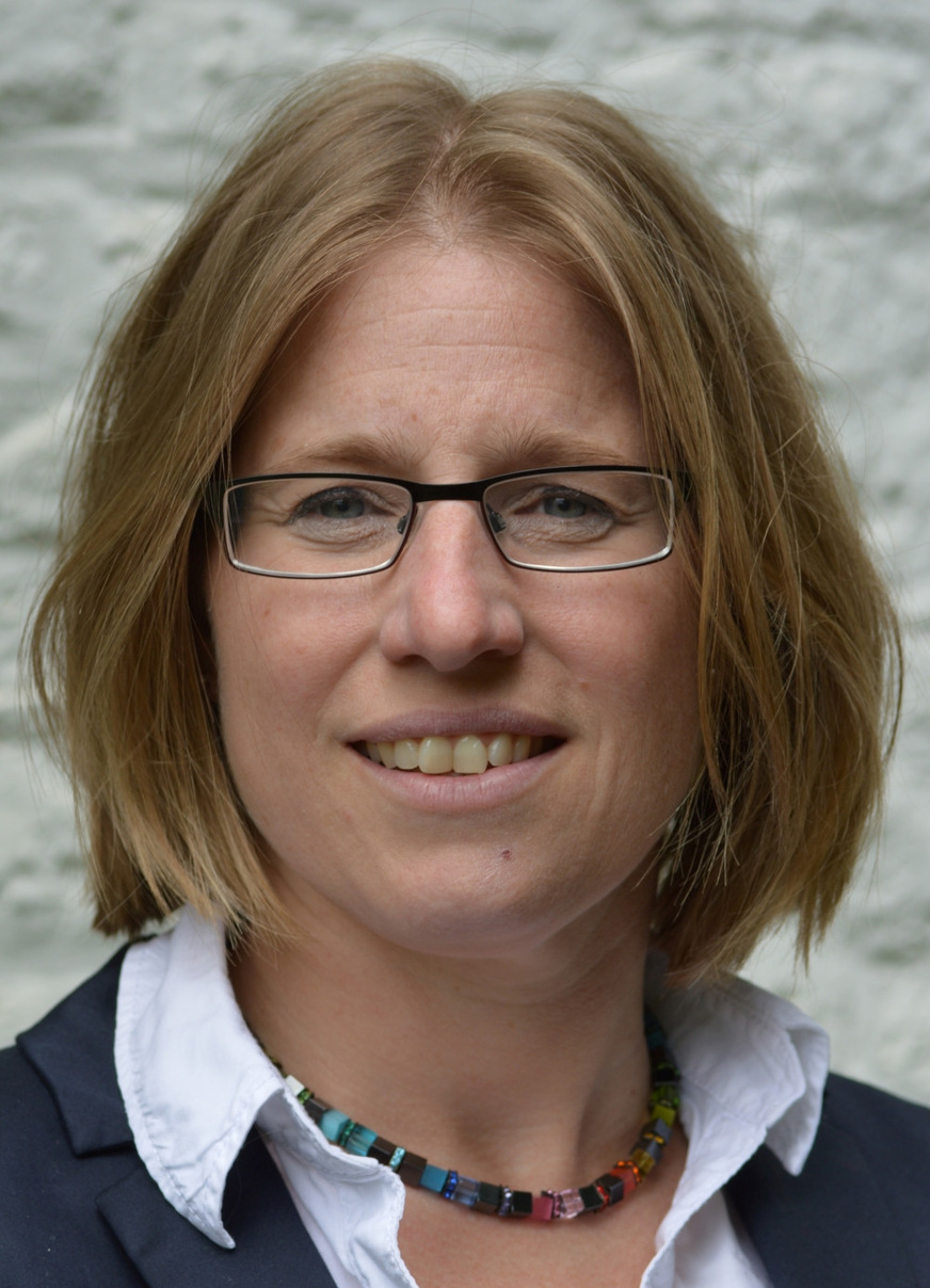 Silke Sous vom AIBau wird in die bauphysikalischen Probleme des Dachausbaus einführen.