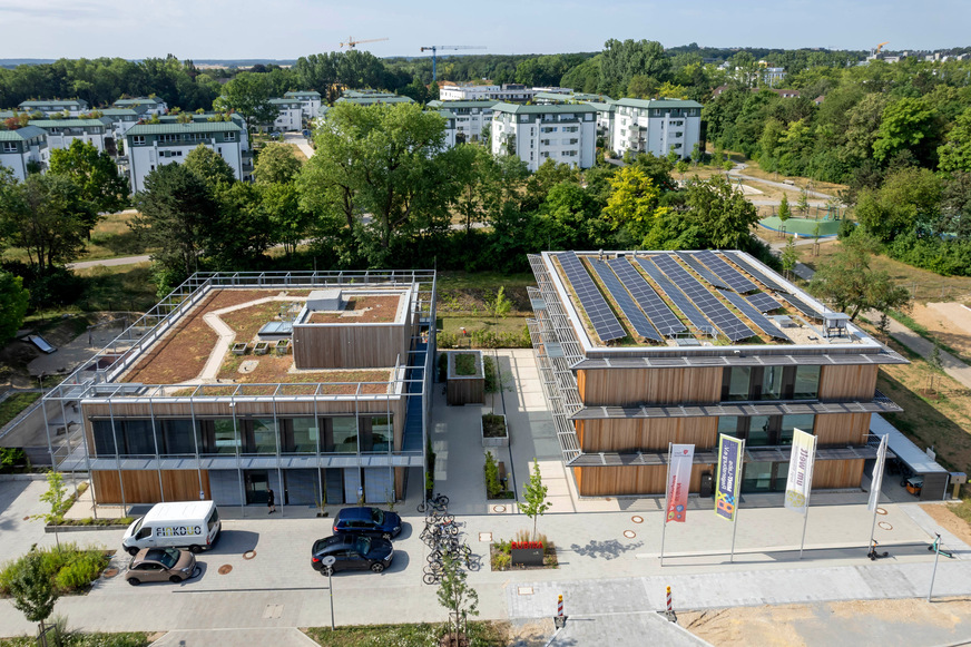 Das Gebäude, in dem auch die Energieagentur Regensburg beheimatet ist, hat Vorbildcharakter in Sachen Nachhaltigkeit, Effizienz und Nutzung erneuerbarer Energien.