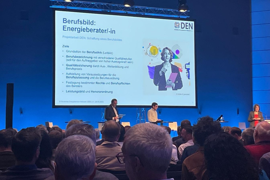 Jutta Betz, Vorstand des DEN fordert ein geschütztes Berufsbild für Energieberaterinnen und Energieberater.