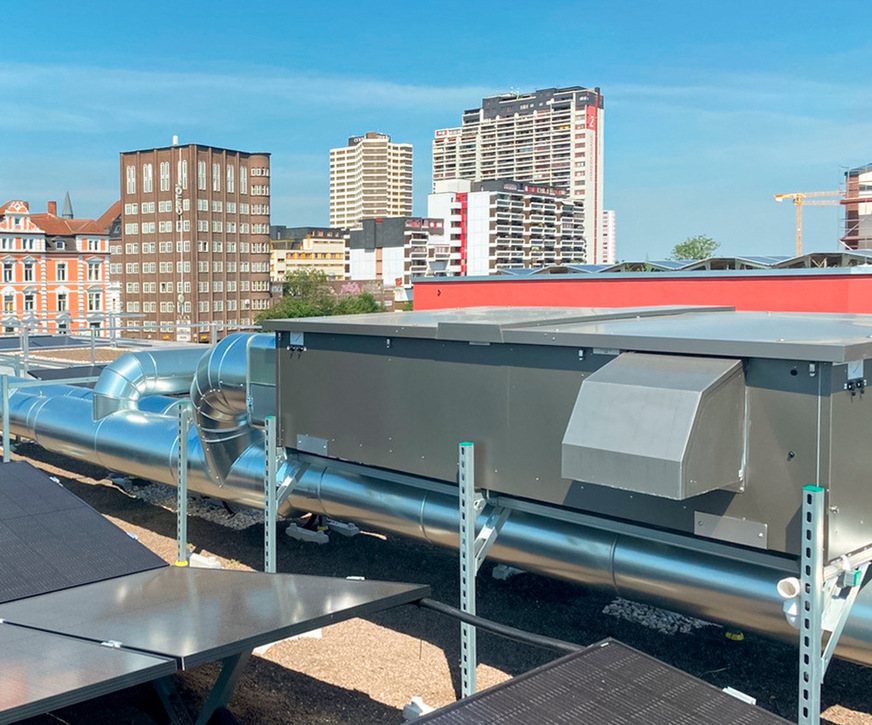 Die zentralen Lüftungsgeräte von Airflow nutzen einen effizienten Kreuzgegenstrom-Wärmetauscher. So erreichen sie einen Wärmerückgewinnungsgrad von bis zu 93 Prozent und arbeiten besonders energiesparend. Die Ventilatoren lassen sich stufenlos einstellen.