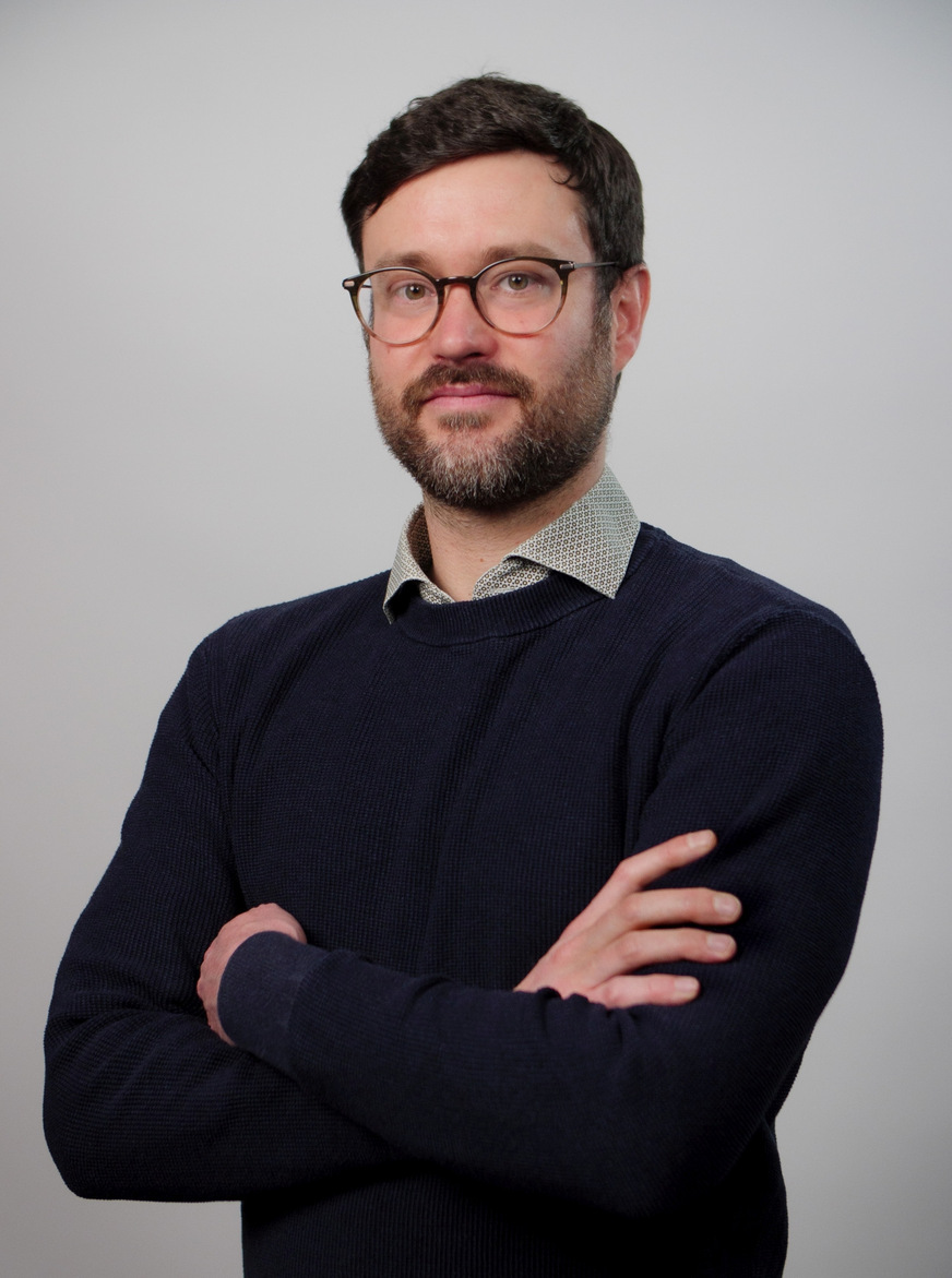 Tobias Ptok, Energieexperte bei der Verbraucherzentrale NRW, weist auch auf einen möglichen Zusatznutzen eines Batteriespeichers hin: Er könne bei Stromausfällen als Notstromquelle dienen.