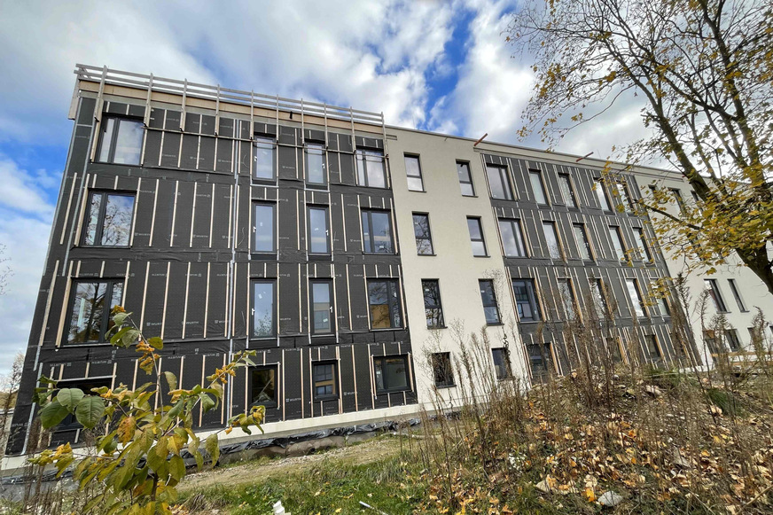 Im Februar 2026 sollen die ersten Mieterinnen und Mieter einziehen. Freizeit- und Serviceangebote von externen Dienstleistern runden das Konzept ab.