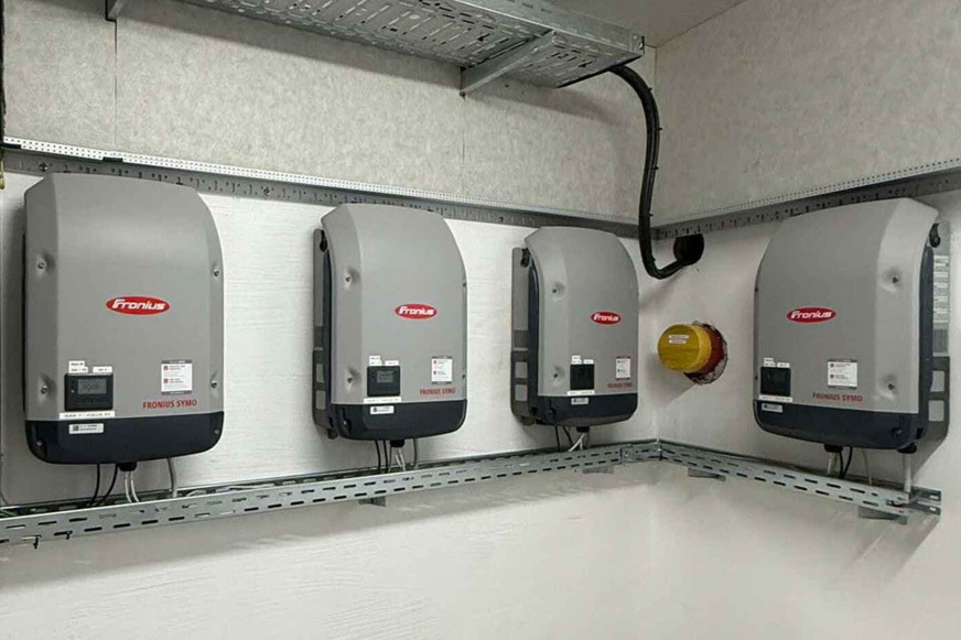 Jede Wohneinheit wird über einen eigenen Wechselrichter mit Solarstrom versorgt.