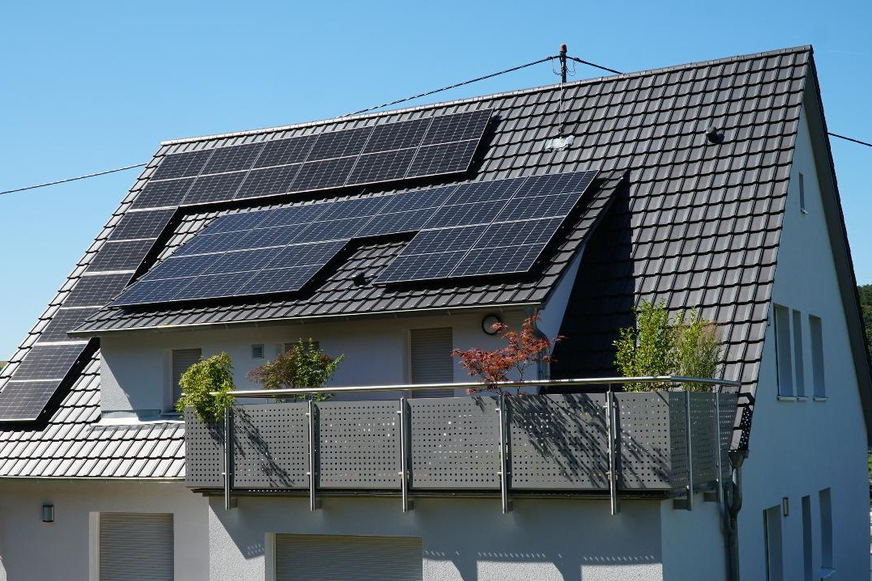 Eine PV-Anlage von über 10 kWp produziert klimafreundlichen Strom.