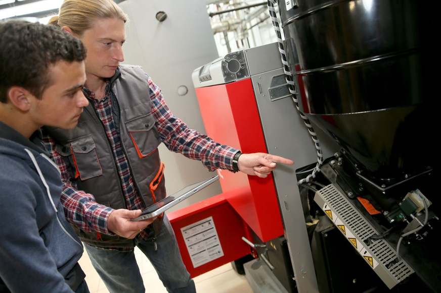 Die neue Beratung soll Eigentümerinnen und Eigentümer von Ein- bis Zweifamilienhäusern dabei unterstützen, die Heizkurve zu prüfen und die Vorlauftemperatur auf max. 55°C abzusenken.