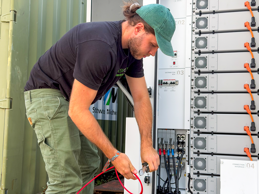 Die Batteriespeicher wurden zwei Wochen vor Wiesn-Start installiert.