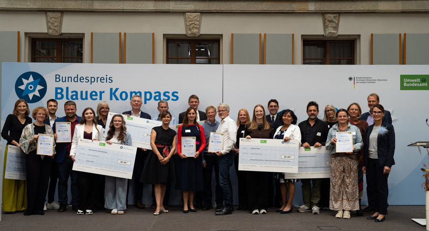 Die Preisträger*innen des Wettbewerbs „Blauer Kompass“ bei der Preisverleihung am 17. September 2026.