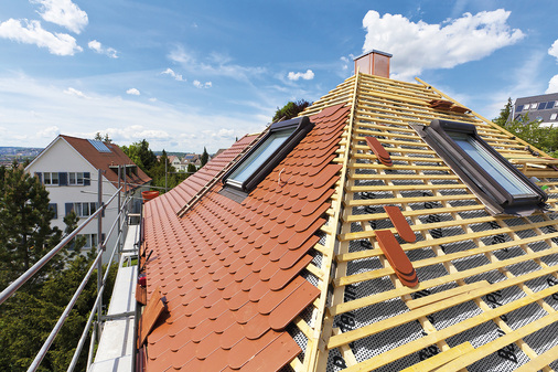Die Dachdämmung trägt erheblich zur Energieeffizienz von Neubauten sowie bei der Altbaumodernisierung bei.