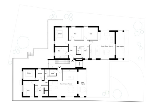 Ein betonierter gemeinsam genutzter Erschließungskern verbindet Satteldachhaus und Flachdachbau. 