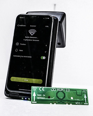 Das spätere Auslesen der Sensoren erfolgt mittels Scanner, Smartphone und App. - © Bild: HUM-ID
