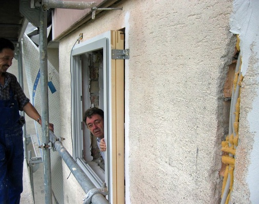 Einbau der neuen Fenster mit Dreifachverglasung