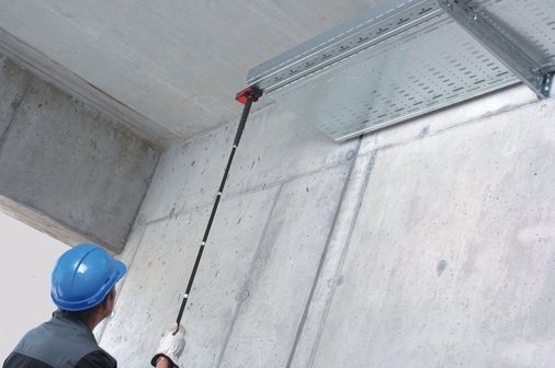 Mit einem optionalen Teleskoparm lassen sich auch schwer erreichbare Stellen messen