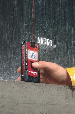 Das Gehäuse sollte „baustellentauglich“, sprich: stoß-, staub- und spritzwassergeschützt sein