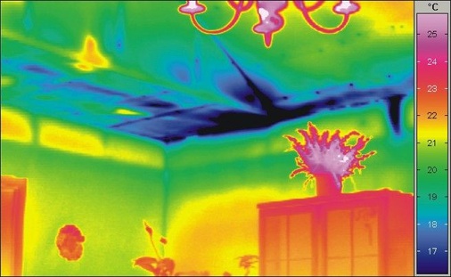 3 Innenthermografie — Wärmebrücken an einer Leichtbau-Deckenkonstruktion erkennbar