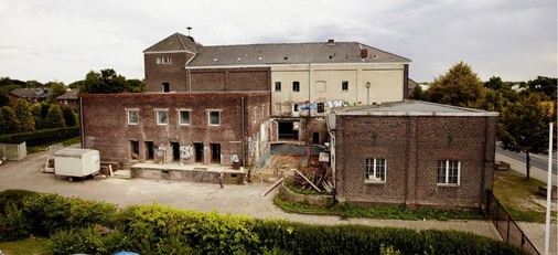 1 Im Jahr 2009 begannen an der„Alten Brauerei“ in Meerbusch die Sanierungs- und Umbauarbeiten.