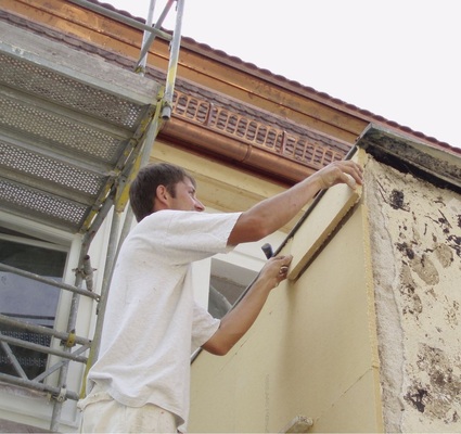 4 Die Dämmung der Fassade erfolgte mit dem Homatherm Dämmsystem EnergiePlus massive mit diffusionsoffenen Putzträgerplatten aus gepressten Holzfasern.