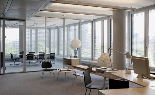 1 Die Büros im Sky Office von ingenhoven architects bieten eine beneidenswerte Aussicht und sind optimal mit Tageslicht versorgt.