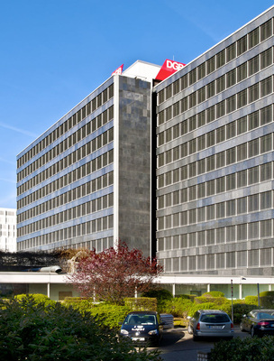 5 Nach der Modernisierung mit Schüco ERC 50 ist das Hans-Böckler-Haus in Düsseldorf energetisch und architektonisch wieder auf aktuellem Stand.