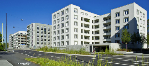 5 Die fünf- bis siebengeschossigen Neubauten des Stadtquartiers Hansa Allee erfüllen allesamt den in Frankfurt forcierten Passivhausstandard. Das Lüftungssystem airModul von Schrag hat mit einem Wärmerückgewinnungsgrad von mehr als 80 % maßgeblichen Anteil daran.