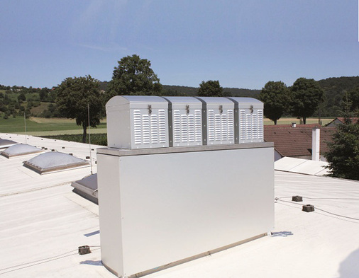 4 Seit Mitte 2012 hat Schrag eine neue Generation der airModul-Dachzentralen im Programm, in deren etwas kleineren Boxen nun noch leistungsstärkere Ventilatoren untergebracht sind.