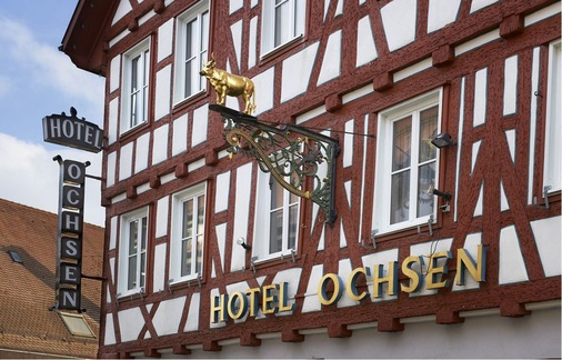 Die Fassade des traditionsreichen Hotels Ochsen in Blaubeuren
