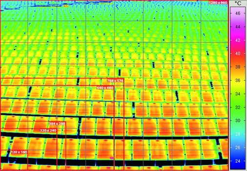 2 Bei der Überprüfung großer Objekte oder feiner Strukturen sind ­Kameras mit hoher Detektorauflösung stets im Vorteil: Vergleich unterschiedlicher Detektorformate. - © InfraTec und Solarschmiede
