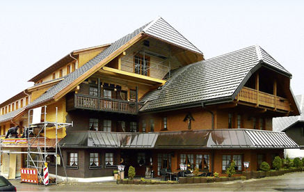 
Der jüngste Umbau im Jahr 2012 schuf Platz für neue luxuriöse Zimmer und Suiten sowie für einen Wellnessbereich mit Saunen und Dampfbad im Dachgeschoss.
