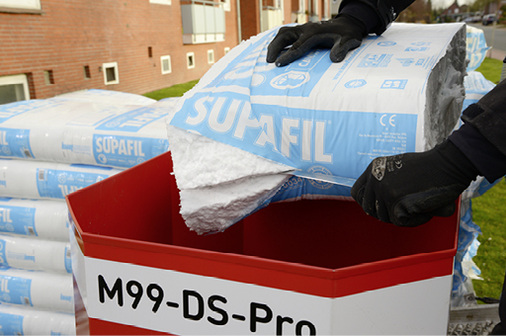 
5
 Für die lückenlose Verarbeitung und das Erreichen der zugesicherten Wärmeleitfähigkeit muss beim Einbringen eine Schüttdichte von 30 bis 40 kg/m
3
 erzielt werden.
