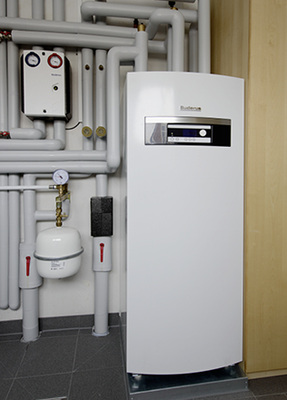 
3
 Die Buderus Sole/Wasser-Wärmepumpe Logatherm WPS 6-1 arbeitet äußerst effizient – sie erreicht eine Jahresarbeitszahl von bis zu 4,4. 
