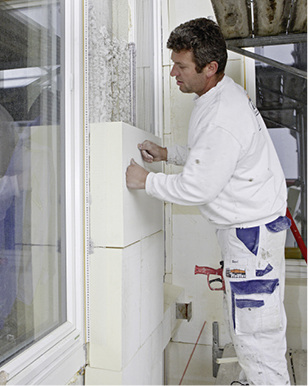 
2
 Die Außenwände sind mit einem WDVS aus Polyurethan gedämmt – Brandriegel sind bei diesem Dämmstoff überflüssig.
