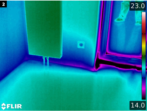 <p>
<span class="GVAbbildungszahl">2</span>
 Bei dieser Aufnahme zur Luftleckageortung sind die Isothermen in einer Auflösung von 0,1 K gut zu erkennen.
</p>