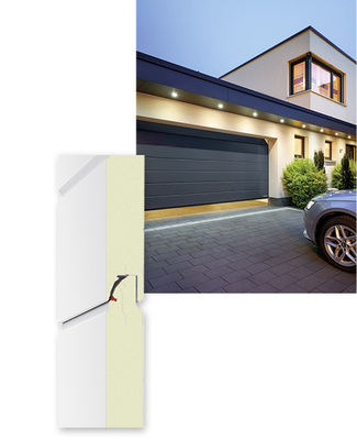 



Die 67 mm dicken Lamellen des Garagen-Sectionaltores LPU 67 Thermo von Hörmann enthalten einen Dämmkern und schließen dank doppelter Bodendichtung sehr zuverlässig nach unten ab.
