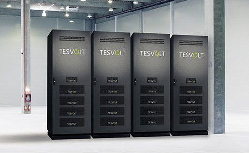 <p>
</p>

<p>
Der Batteriespeicher ist in allen Größen von 4,8 kWh bis hin zu MWh-Kraftwerken verfügbar, die gewünschte Kapazität kann modular in 4,8-kWh-Stufen zusammengestellt werden.
</p> - © Tesvolt

