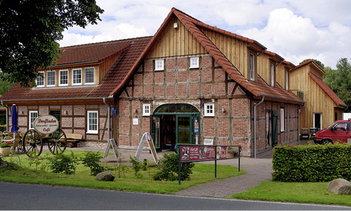 <p>
</p>

<p>
Der Dorfladen im niedersächsischen Otersen wurde 2011 in einem 200 Jahre alten Fachwerkhaus wieder eröffnet. Nun soll eine Energieberatung zeigen, welche Maßnahmen sinnvoll sind.
</p> - © Quelle: dena/Ingo Heine

