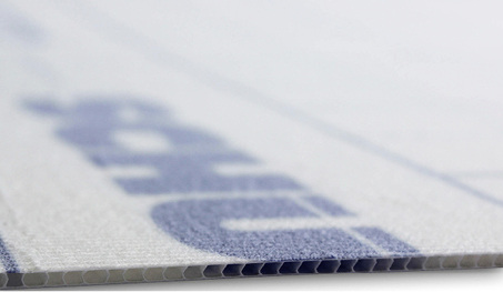 <p>
</p>
<p>
Kompakte Abmessungen und das geringe Gewicht der Hohlkammerplatte mit 3 mm Stärke erlauben eine schnelle Ein-Mann-Verlegung. 
</p> - © Schütz
 
Kompakte Abmessungen und das geringe Gewicht der Hohlkammerplatte mit 3 mm Stärke erlauben eine schnelle Ein-Mann-Verlegung.