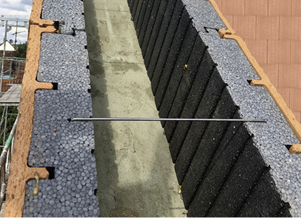 



Die neue Poroton-Dämmschalung ist eine Alternative zur Ziegel-U-Schale und eignet sich auch für die wärmebrückenfreie Herstellung von Ringankern.
