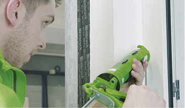 



1
 Der illbruck SP510 Anschlussfugen-Dichtstoff haftet gut und bleibt dauerhaft elastisch.
