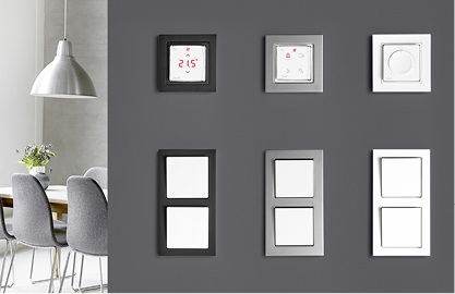 



Im Stand-by-Modus blendet Icon sein Display aus. Mit einer Berührung des Bildschirms wird er wieder aktiviert und zeigt die eingestellte Raumtemperatur an.
