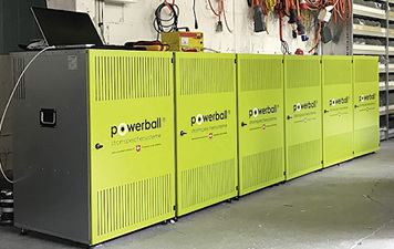 <p>
</p>

<p>
Die Kapazität kann auch nachträglich erweitert werden. Im Bild ein Gewerbespeicher mit 48 kWh Nettokapazität.
</p> - © Powerball Systems

