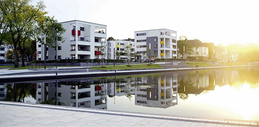 



Ab 2019 bietet Saint-Gobain Weber alle mineralischen und organischen Putze mit AquaBalance-Technologie an. Das umweltfreundliche Wirkprinzip schützt Fassaden ohne Zusatz von Bioziden vor Algen- und Pilzbewuchs.
