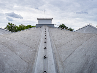 



3
 Sauber verarbeitet: Die neue Dach-abdichtung Rhepanol fk SR auf Basis von Polyisobutylen (PIB).
