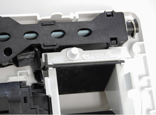 





7

 Der mechanische Feuchtesensor der Abluftelemente ermöglicht eine nutzerunabhängige Anpassung des Abluftvolumenstroms anhand der Raumluftfeuchte.

