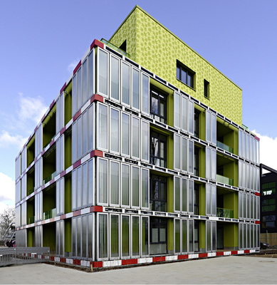 



Mit dem BIQ-Haus in Hamburg wurde bereits im Jahr 2013 bewiesen, dass das Fassaden- und Energiekonzept mit Photobioreaktoren funktioniert.
